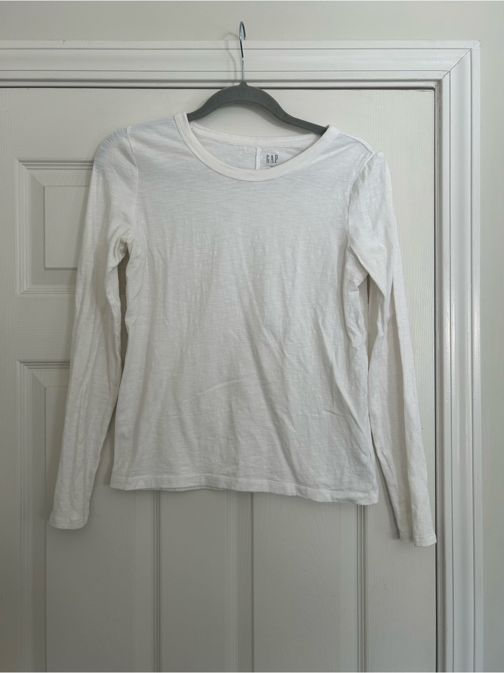 GAP Cream Crewneck Long Sleeve Tee